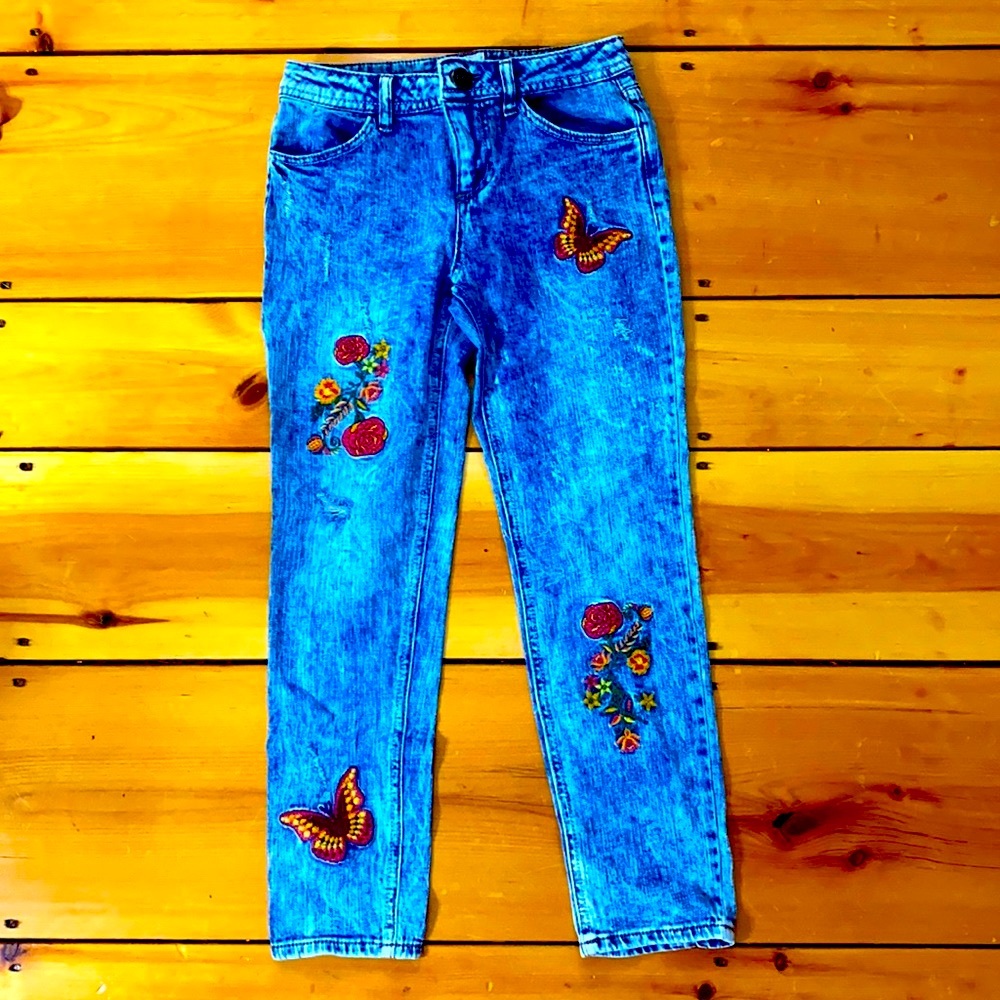 Blue jeans with flowers and butterflies on them 🦋